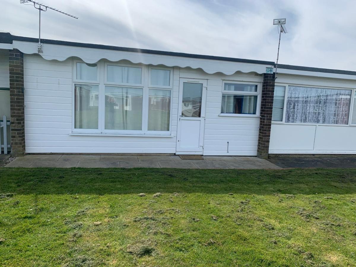 Cosy Beach Chalet Scratby Exterior photo